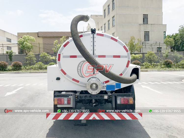 ISUZU Cesspool Vacuum Truck - Rear Side